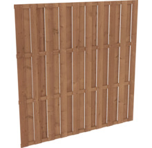 Houten tuinscherm met verticale lamellen in bruin.