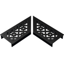 Twee zwarte driehoekige ventilatieroosters van metaal met een geometrisch patroon.