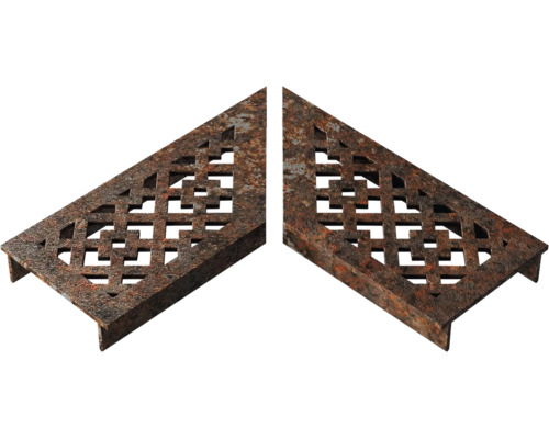 Twee driehoekige trapmatten van metaal in roestlook met een geometrisch patroon.