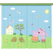 Peppa Pig kindergordijn met Peppa, George, Mama Pig en Papa Pig in een landschap met huis en tuin.