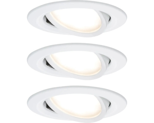 Set van drie ronde, kantelbare LED inbouwspots in wit voor plafondmontage.