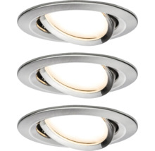 Drie ronde LED inbouwspots van metaal in nikkel-look, kantelbaar, met warm wit licht.