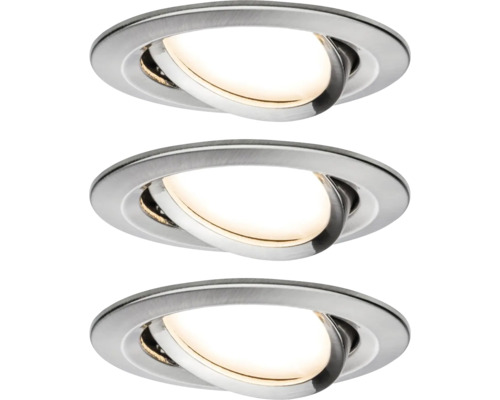 Drie ronde LED inbouwspots van metaal in nikkel-look, kantelbaar, met warm wit licht.