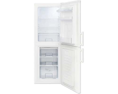 Witte koel-vriescombinatie met beide deuren open, overzicht van planken, laden en deurvakken.