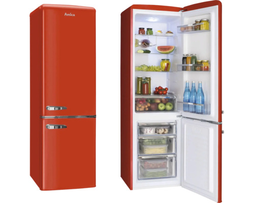 Amica koel-vriescombinatie in retro-design in het rood, gesloten en open aanzicht met gevulde vakken.