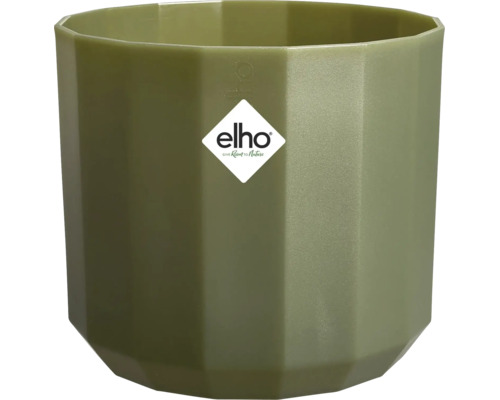 Gefacetteerde Elho bloempot van groene kunststof met Elho Logo.