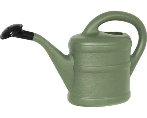 Groene kunststof gieter met zwarte broeskop en ergonomische handgreep.