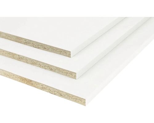 Witte gemelamineerde spaanplaat voor meubelbouw en schappen.