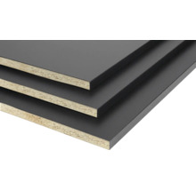 Drie gecoate spaanplaten in zwart met zichtbare houtkern.