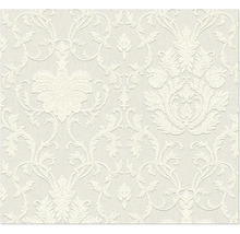 Gestructureerd vliesbehang in crème met een klassiek damastpatroon van florale ornamenten.
