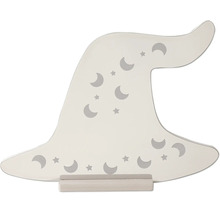 Decoratie-object in de vorm van een heksenhoed met uitsparingen van manen en sterren op een voet.