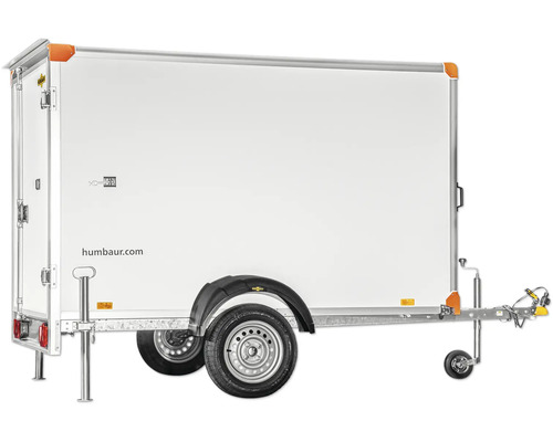 Humbaur enkelas gesloten aanhangwagen met witte opbouw, steunpoten en neuswiel voor veilig transport.