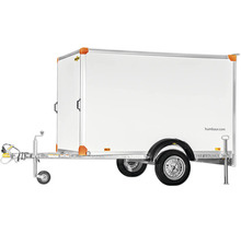 Eenassige gesloten aanhangwagen van Humbaur met verzinkt chassis en neuswiel.