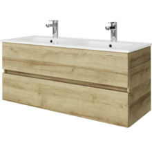 Dubbele wastafel met onderkast in eikenlook en twee verchroomde kranen.