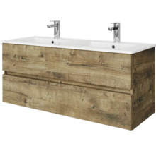 Dubbele wastafel met onderkast in houtlook en twee verchroomde kranen.