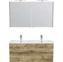 Badkamermeubelset met dubbele wastafel, witte wasbak, onderkast in houtlook met twee laden en spiegelkast met verlichting.