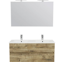 Badkamermeubelset met dubbele wastafel, onderkast in houtlook en grote spiegel met verlichting.