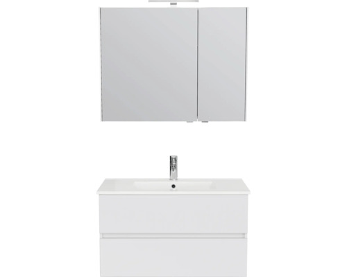 Witte badkamermeubelset bestaande uit een wastafelonderkast met twee laden, een witte wastafel met kraan en een spiegelkast.