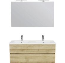 Badkamermeubelset met dubbele wastafel in wit, onderkast in eikenlook met twee laden en een spiegel met ledverlichting.
