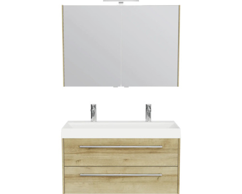 Badkamermeubelset bestaande uit een wastafelonderkast in houtlook met twee lades, een witte dubbele wastafel, twee kranen en een spiegelkast.