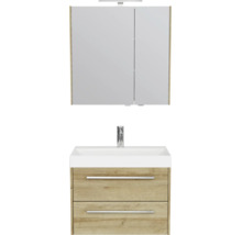 Badkamermeubelset met spiegelkast, verlichting, witte wastafel, kraan en onderkast in houtlook met twee lades.