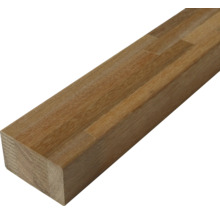 Balk van massief hout met een glad geschaafd oppervlak en een zichtbare houtnerf.
