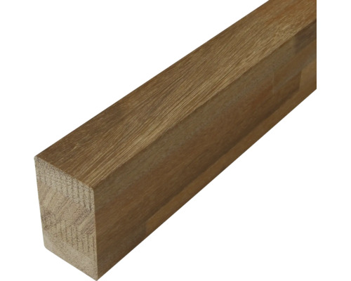 Vierkante houten balk van donker hout met zichtbare nerven.