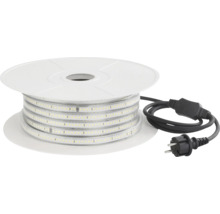LED-lichtslang op witte spoel met zwart netsnoer en stekker.