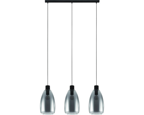 3-lichts hanglamp met ovale glazen kappen in rookglaslook en zwarte plafondbalk.