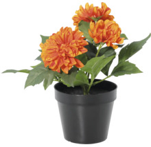Kunstdahlia in zwarte kunststof pot met oranje-gele bloemen en groene bladeren.