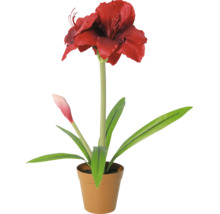 Kunstamaryllis in pot met rode bloem, knop en groene bladeren.