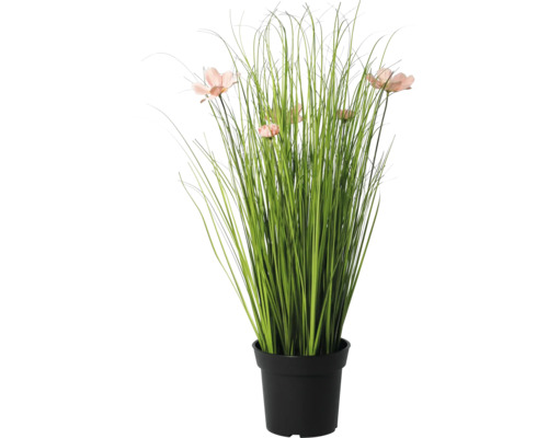 Kunstgras met roze bloemen in een zwarte pot.