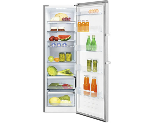 Open koelkast in roestvrijstalen look met glazen plateaus en deurbakken, gevuld met fruit, groenten en dranken.