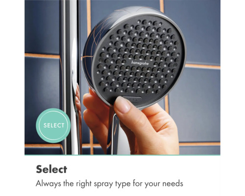 Een hand bedient de Select-knop van een hansgrohe handdouche om tussen straalsoorten te schakelen.