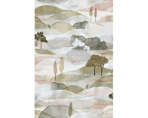Vliesbehang met abstract aquarel landschap, heuvels en bomen in aardetinten.