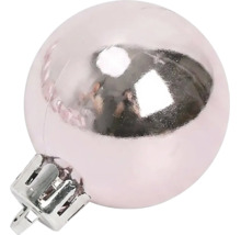 Glanzende roze kerstbal met zilveren kapje.