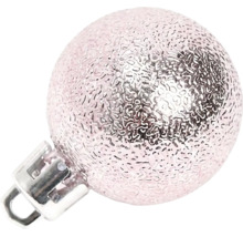 Roze kerstbal met reliëf en ophangoog.