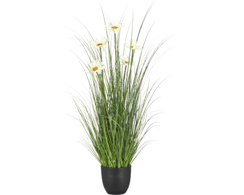 Kunstgrasplant met witte bloemen in een zwarte pot.
