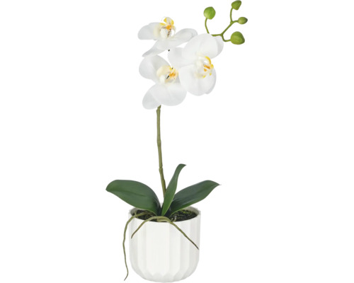 Kunstmatige orchidee Phalaenopsis in een gestructureerde plantenpot met bloemen en knoppen voor decoratie.