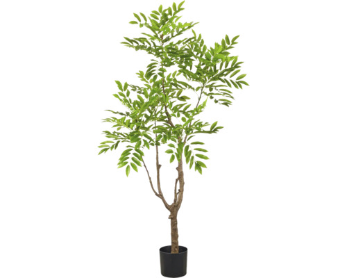 Kunstmatige boom met veel groene bladeren in een zwarte plantenpot