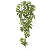 Kunstplant Fatsia japonica als slinger met handvormig gelobde bladeren en lichte bladranden voor interieurdecoratie.