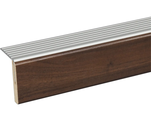 Trapkantprofiel van aluminium met geribbeld oppervlak en voorzijde in notenboomdecor.