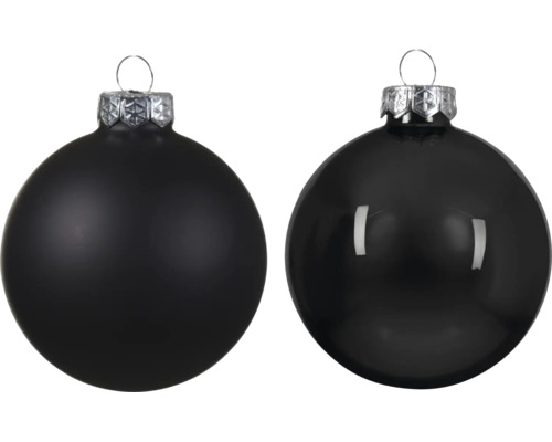 Twee zwarte kerstballen, een matte en een glanzende, met zilverkleurige hangers.