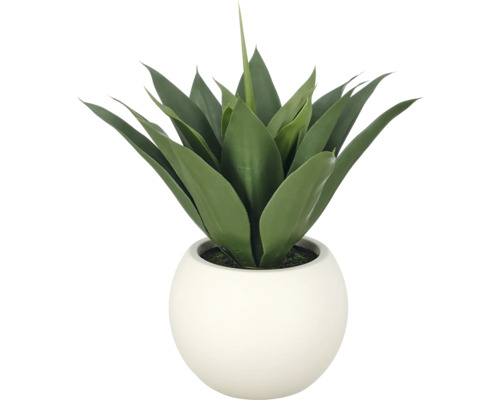 Kunstmatige agaveplant met spitse groene bladeren in een ronde witte pot.