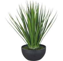 Kunstplant met lange, puntige groene bladeren in een ronde, getextureerde zwarte pot.