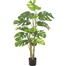 Kunstmatige Monstera plant met grote groene bladeren en twee stammen in een zwarte pot, binnendecoratie.