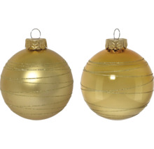 Twee kerstballen met decoratieve horizontale glitterlijnen, een matte en een glanzende afwerking, met ophangogen.