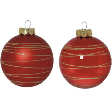 Twee rode kerstballen, een mat en een glanzend, met horizontale goudkleurige glitterstrepen.