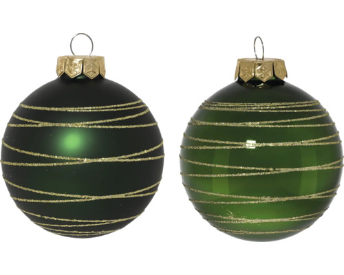 Twee groene kerstballen van glas met gouden glitterstrepen, één mat en één glanzend.