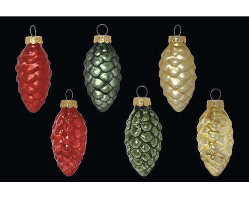 Zes glazen kerstboomhangers in de vorm van een dennenappel in rood, groen en goud met gestructureerd oppervlak.